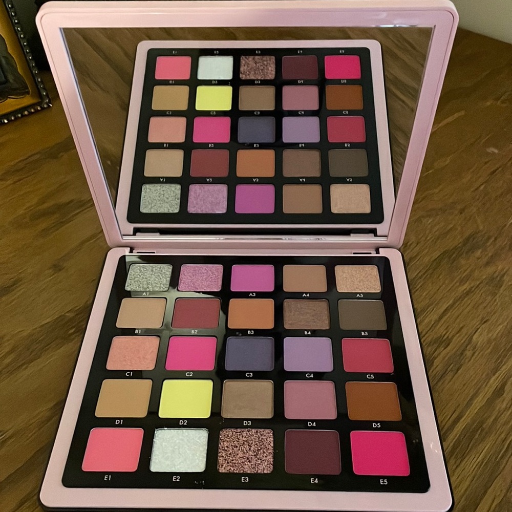 ABH Norvina Pressed Pigment Palette Vol. 3